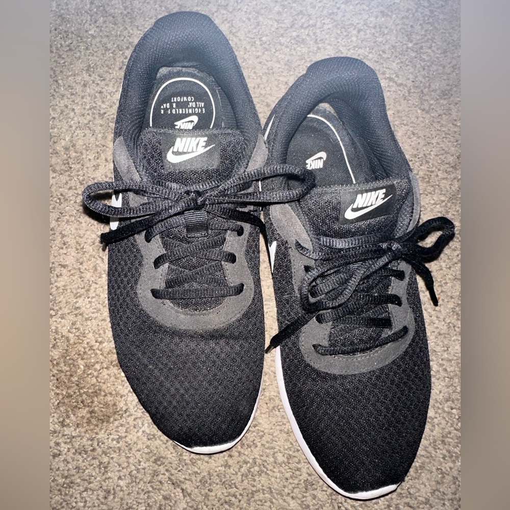 Black Nike Shoes size 9